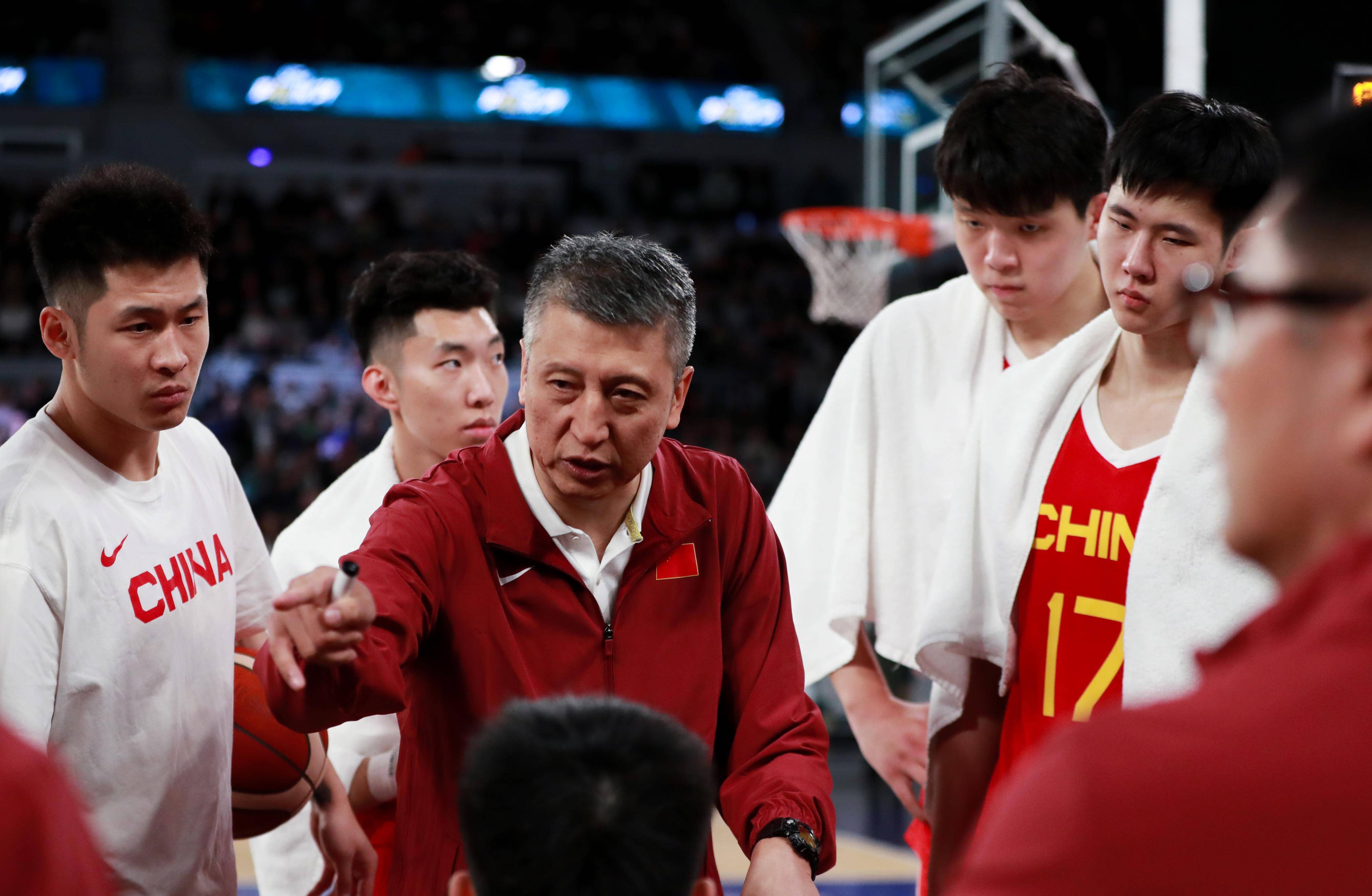 中国男篮未来：青训还是归化？