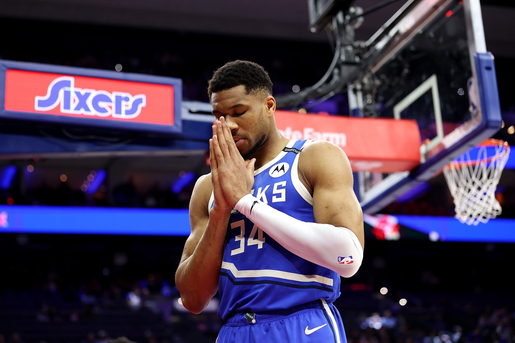 字母哥狂砍50+20，雄鹿加时力克76人