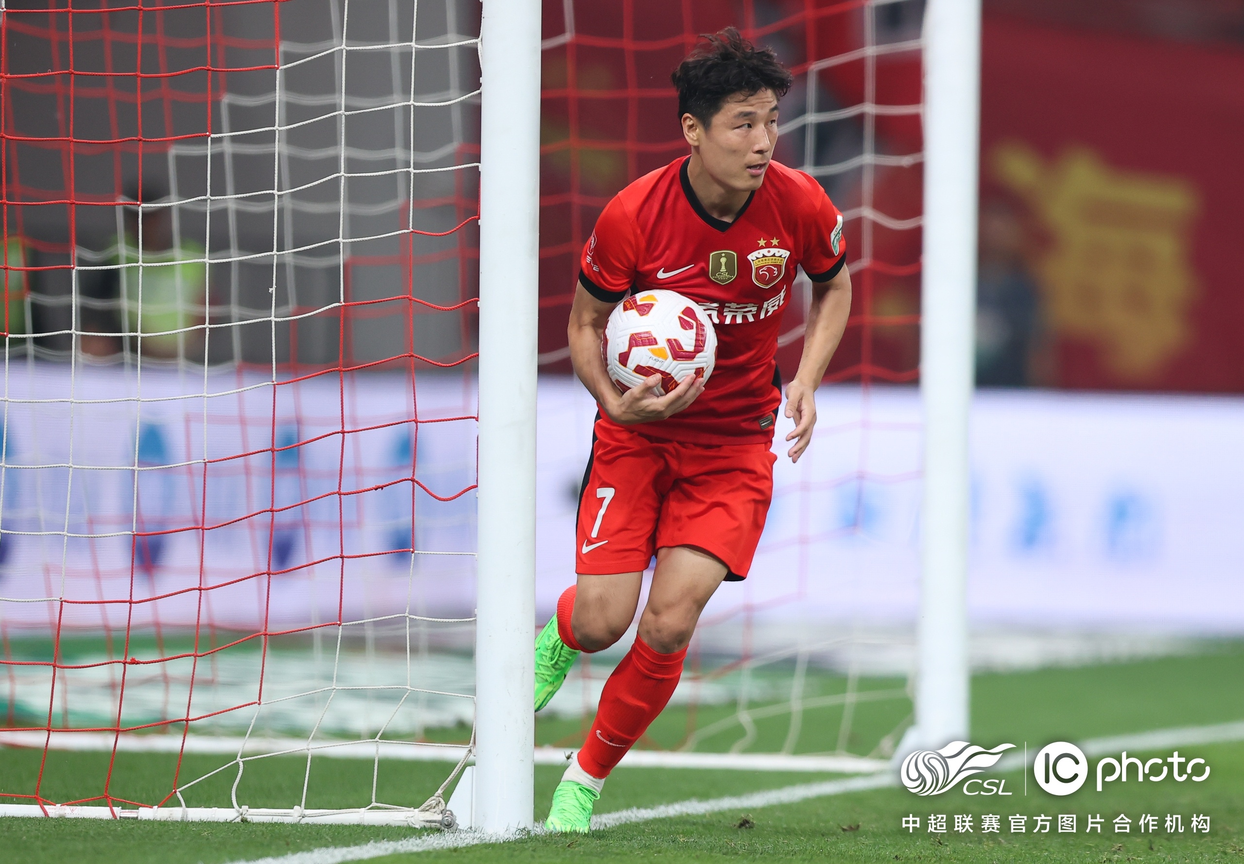 中超新赛季开幕,归化球员表现抢眼 中超新赛季开幕,归化球员表现抢眼