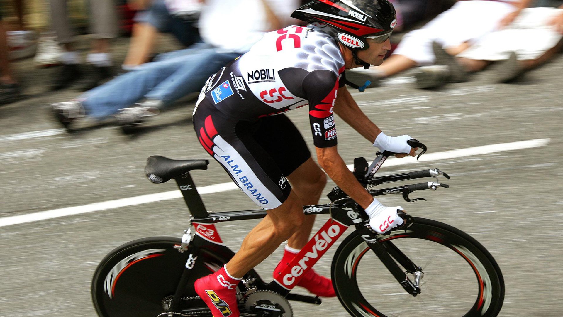 Kaiyun(中国)开云-瑞士男足在巴黎奥运会上展现出强大的团队协作能力，瑞士男足队员