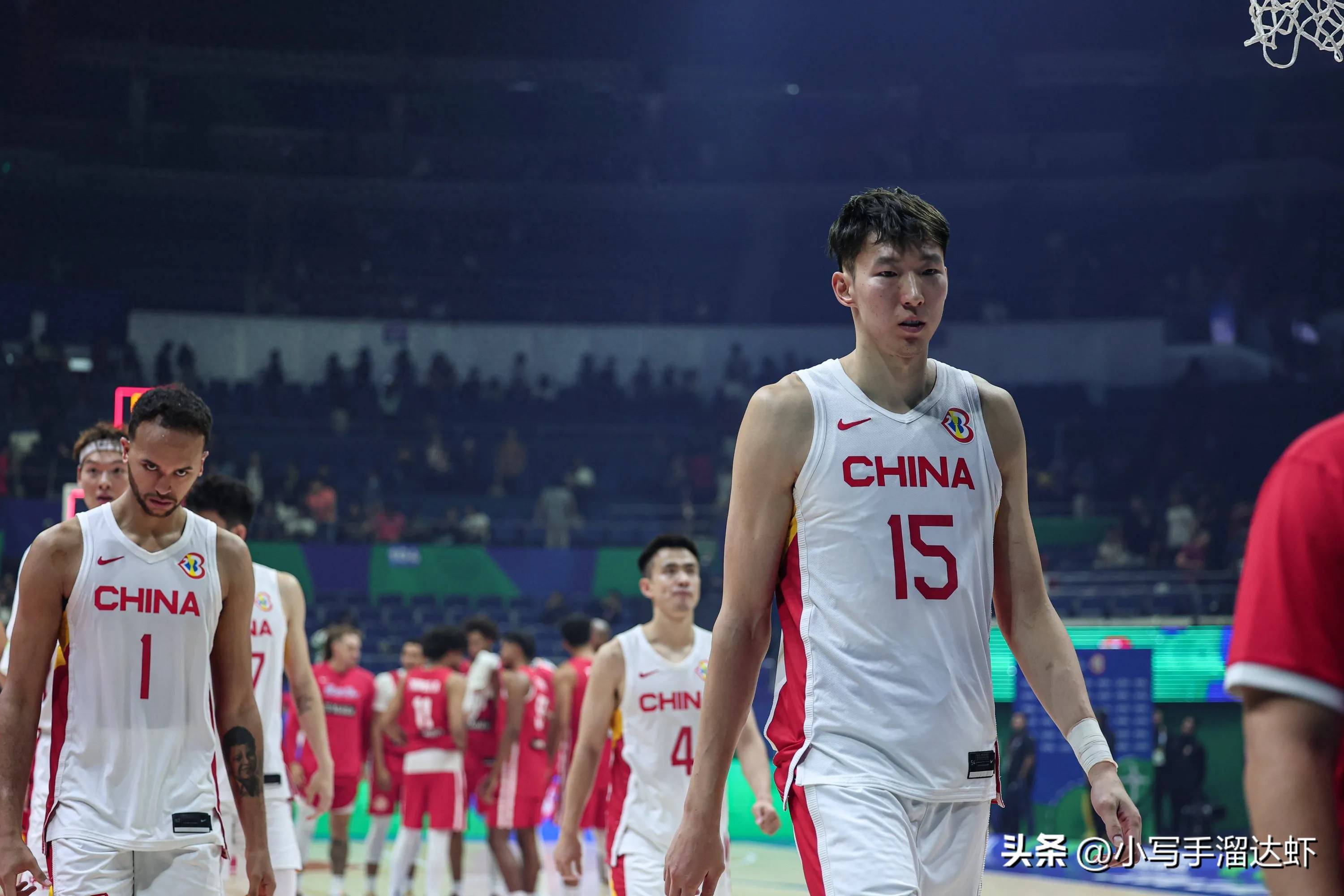 中国男篮奥运资格赛大胜，周琦统治内线