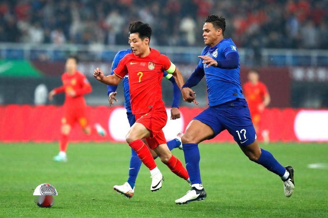 武磊双响+造点！国足3-0大胜新加坡的简单介绍