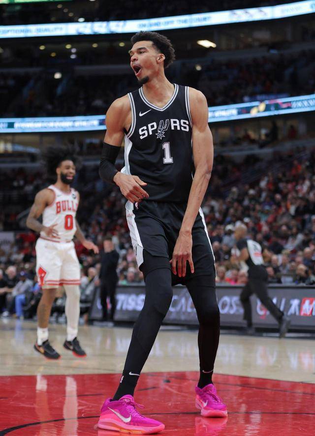 包含文班亚马法语采访引争议，马刺紧急公关的词条