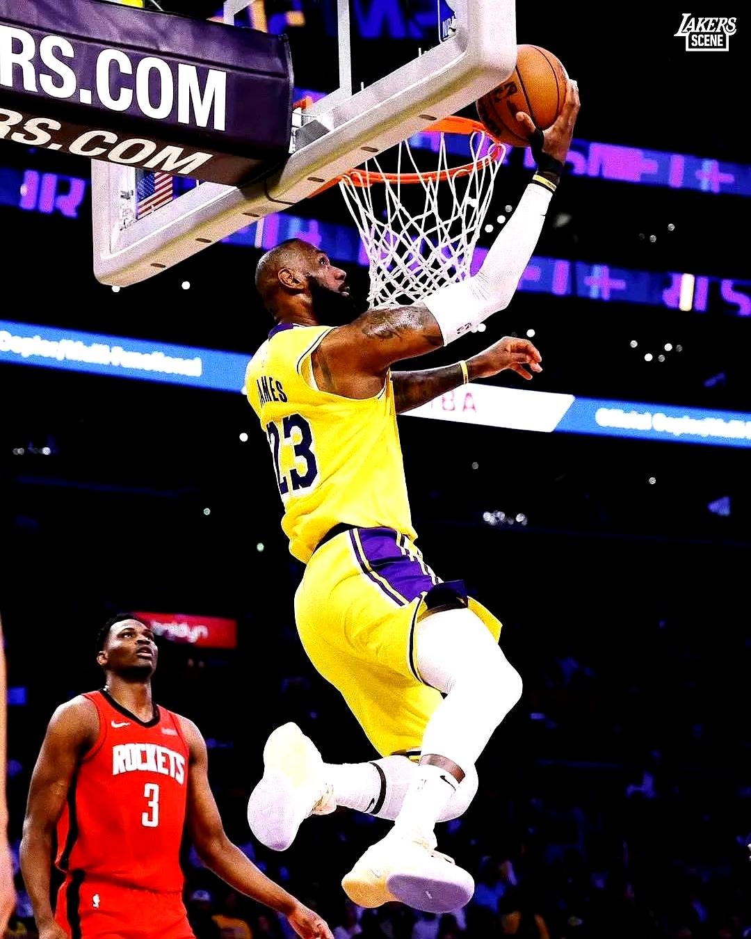 米兰体育官网-詹姆斯40岁仍砍30+，成NBA最年长30+球员的简单介绍